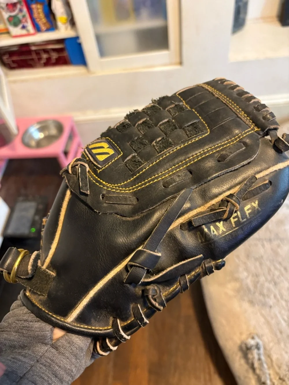 Mizuno MZ107T Professional Model RHT 11”